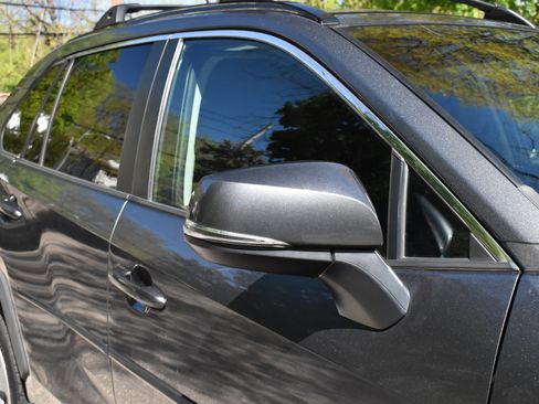 Used 2021 Toyota RAV4 LE AWD/4WD image 14