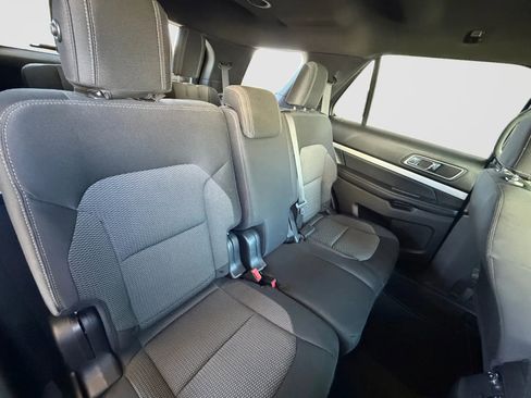 Used 2017 Ford Explorer XLT AWD/4WD image 19