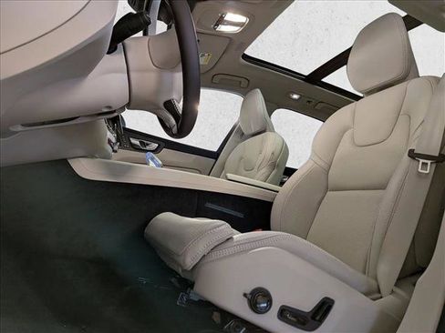 New 2026 Volvo XC60 B5 Ultra w/ Climate Package image 4