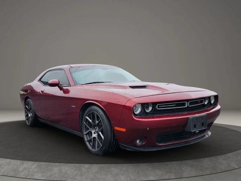 Used 2017 Dodge Challenger R/T Plus RWD image 7