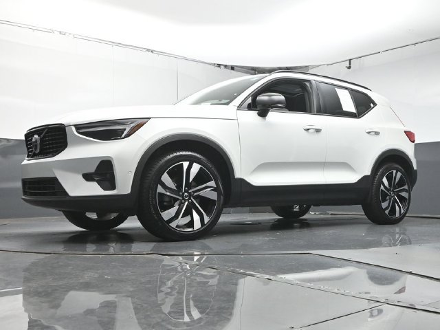 Used 2025 Volvo XC40 B5 Ultra AWD/4WD image 36
