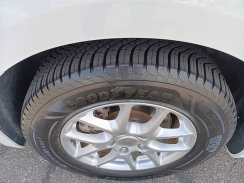 Used 2023 Chrysler Voyager LX FWD image 28