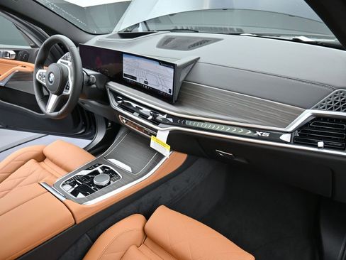 New 2026 BMW X5 xDrive40i w/ M Sport Package AWD/4WD image 19