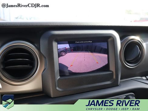 Used 2023 Jeep Wrangler Unlimited w/ Cold Weather Group AWD/4WD image 33