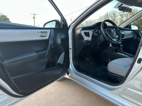 Used 2015 Toyota Corolla LE image 9