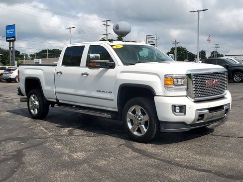 Used 2016 GMC Sierra 2500 Denali w/ Duramax Plus Package AWD/4WD image 3