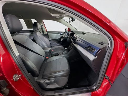 Used 2022 Volkswagen Taos SE image 32