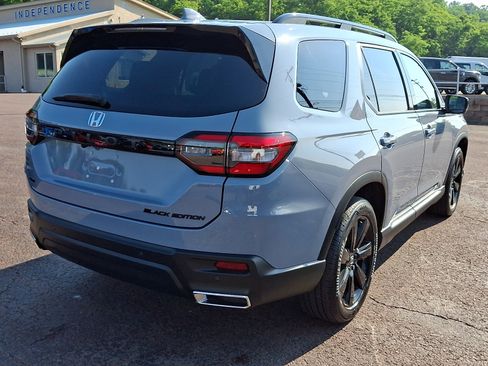 Used 2025 Honda Pilot Black Edition image 10