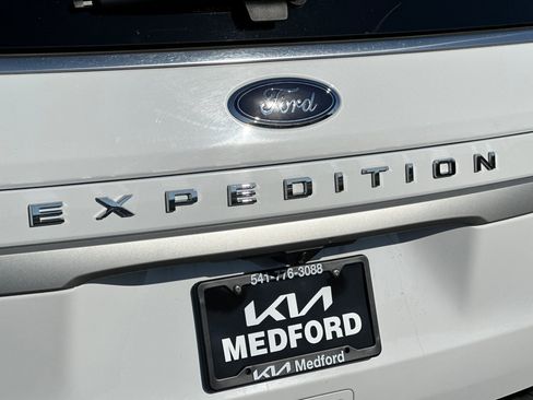 Used 2024 Ford Expedition XLT AWD/4WD image 29