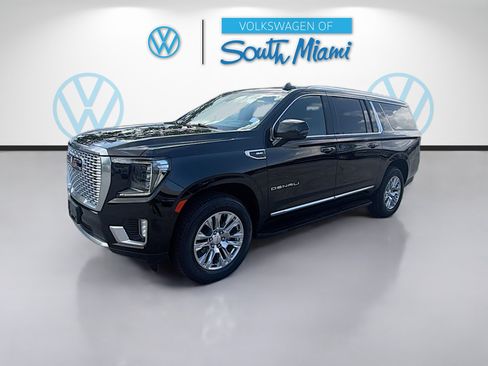 Used 2024 GMC Yukon XL Denali AWD/4WD image 3