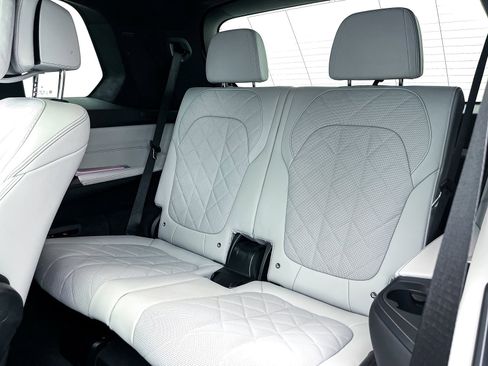 Used 2023 BMW X7 xDrive40i w/ M Sport Package image 51