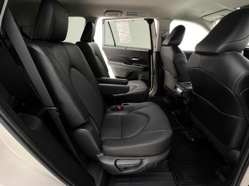 Used 2024 Toyota Grand Highlander AWD image 16