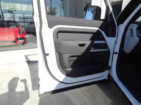 Used 2023 Land Rover Defender 110 S image 12