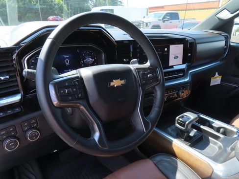 Certified 2026 Chevrolet Silverado 1500 High Country w/ Technology Package AWD/4WD image 17