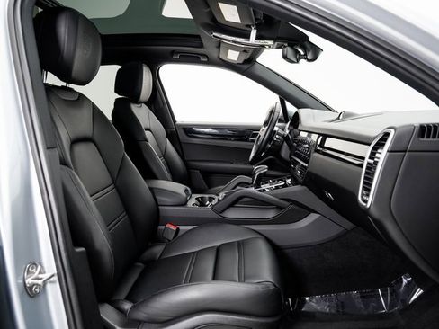 Used 2023 Porsche Cayenne image 25