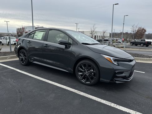 New 2026 Toyota Corolla SE image 2