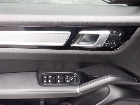 Used 2023 Porsche Cayenne Platinum Edition AWD/4WD image 19