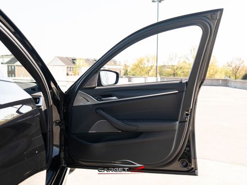 Used 2022 BMW 540i xDrive w/ M Sport Package image 37