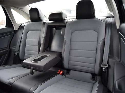 Certified 2025 Volkswagen Jetta SE w/ Sunroof Package image 23