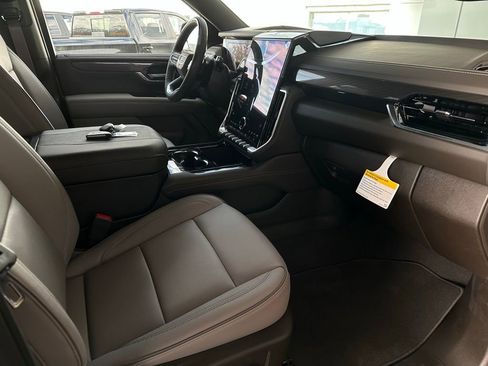 New 2026 GMC Yukon XL Elevation w/ Elevation Premium Package image 17