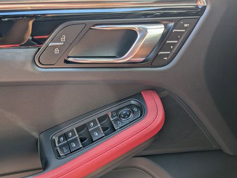 New 2026 Porsche Macan image 15