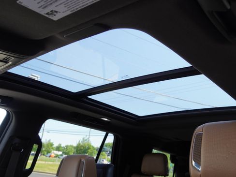 Used 2021 Cadillac Escalade Premium Luxury w/ LPO, Radiant Package image 14