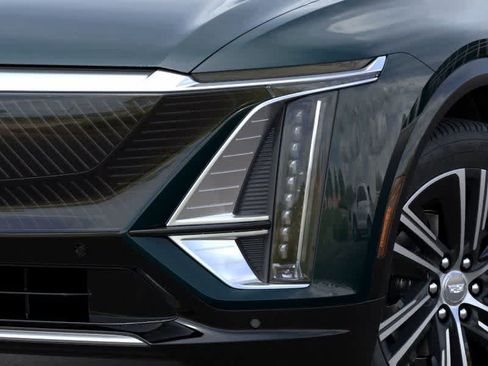 Used 2027 Cadillac Lyriq Luxury w/ LPO, Floor Liner Package AWD/4WD image 10