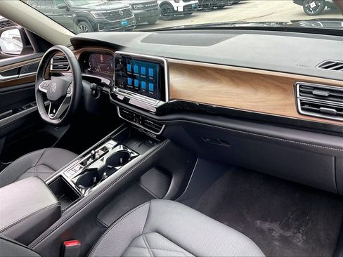 Used 2025 Volkswagen Atlas SE image 13