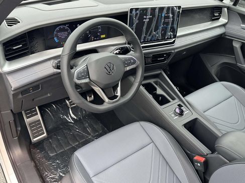 New 2026 Volkswagen Tiguan SE R-Line AWD/4WD image 10