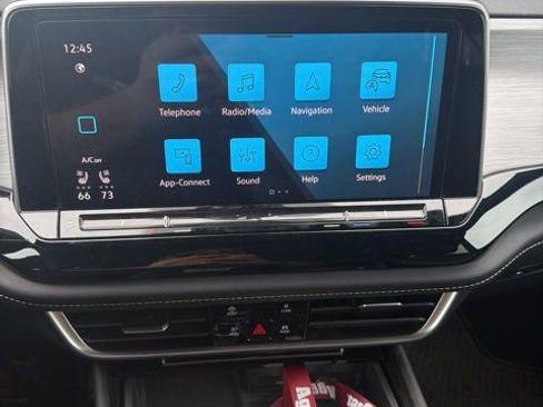 Used 2024 Volkswagen Atlas Cross Sport SE AWD/4WD image 14