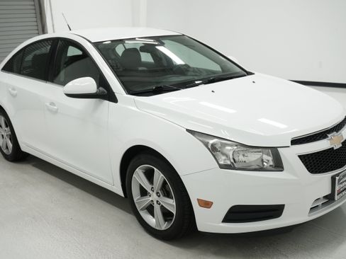 Used 2014 Chevrolet Cruze LT FWD image 3