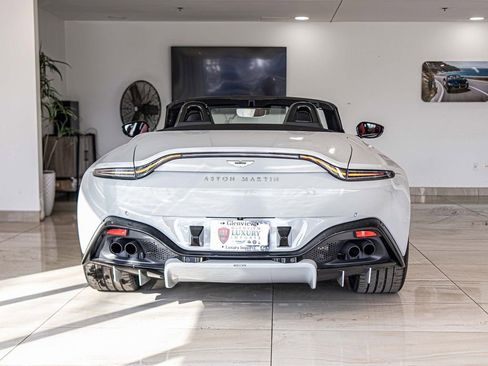 Used 2023 Aston Martin V8 Vantage Roadster image 13