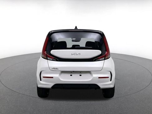 Used 2025 Kia Soul LX w/ LX Technology Package FWD image 8