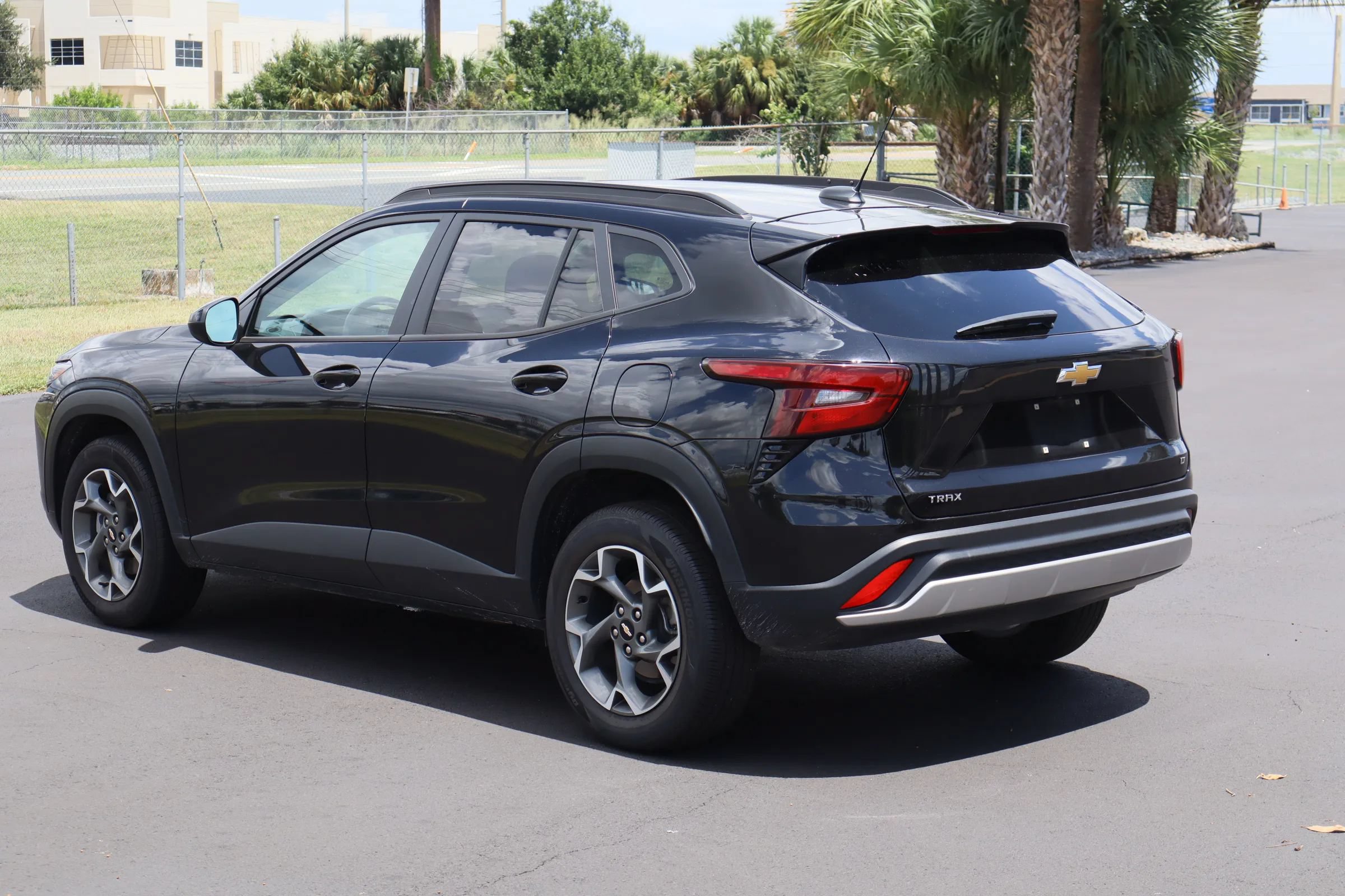 Used 2025 Chevrolet Trax LT FWD image 5