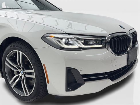 Used 2022 BMW 530i w/ Convenience Package image 3