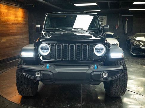 Used 2024 Jeep Wrangler Unlimited w/ Convenience Group AWD/4WD image 4