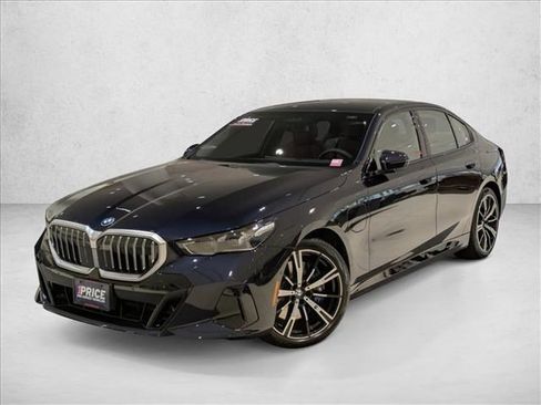 Used 2026 BMW 550e xDrive image 1