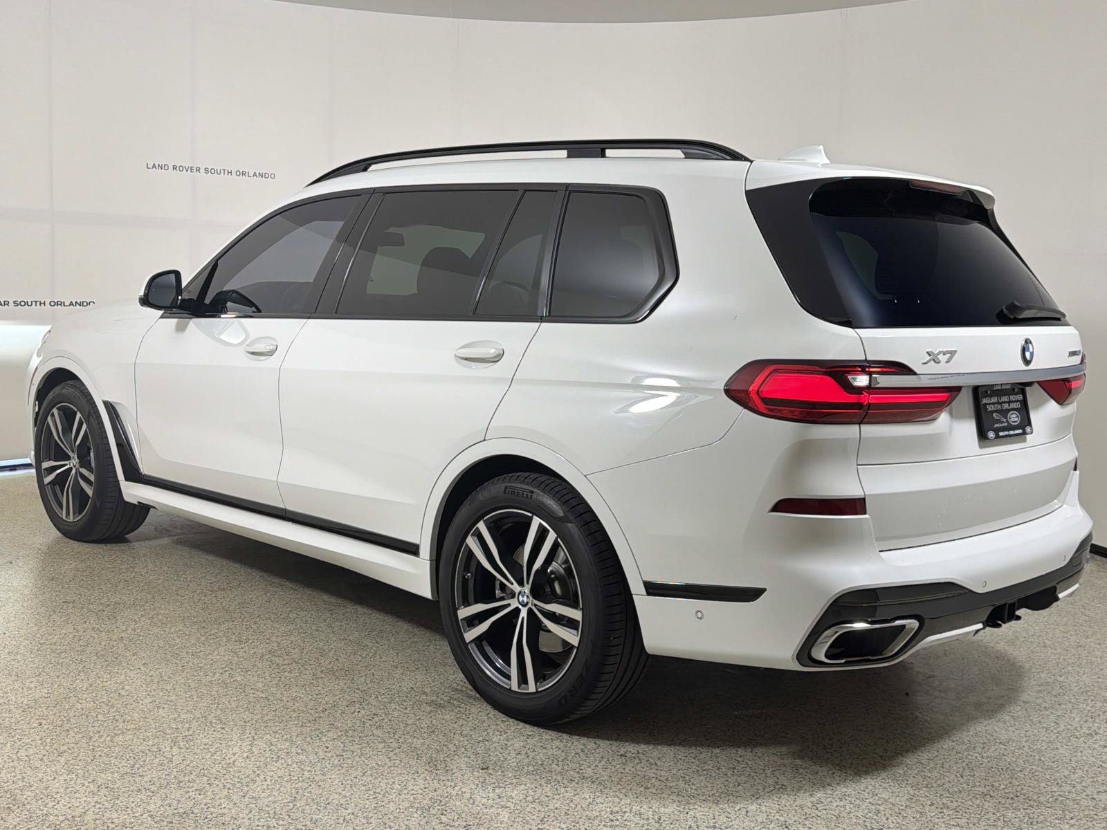 Used 2021 BMW X7 xDrive40i w/ M Sport Package AWD/4WD image 3
