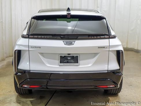 Certified 2024 Cadillac Lyriq Luxury AWD/4WD image 8