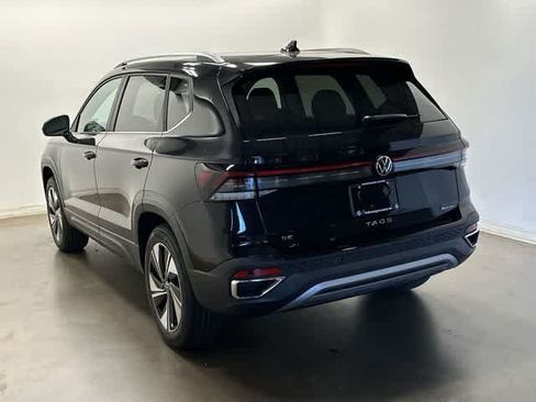 Used 2025 Volkswagen Taos SE AWD/4WD image 28