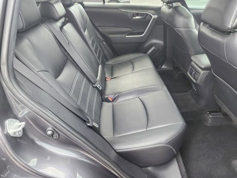 Used 2021 Toyota RAV4 XLE Premium image 20