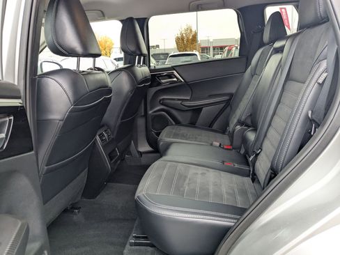 Used 2024 Mitsubishi Outlander SE image 26