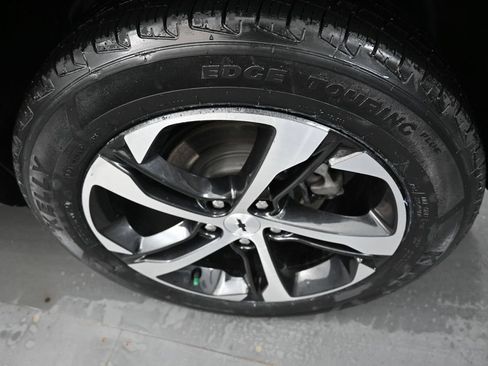 Used 2025 Chevrolet Trax RS w/ Driver Confidence Package FWD image 9