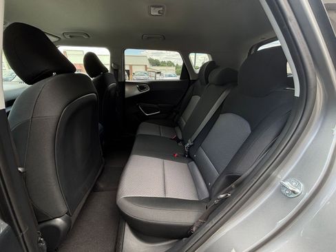 Used 2025 Kia Soul LX w/ LX Technology Package FWD image 23
