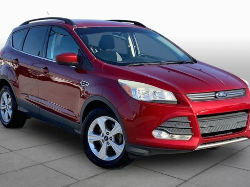 Used 2016 Ford Escape SE w/ Equipment Group 201A image 3