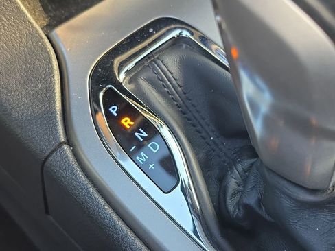 Used 2019 Jeep Grand Cherokee Laredo image 29