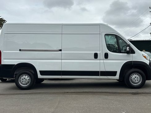 Used 2025 RAM ProMaster 2500 w/ Convenience Group FWD image 3