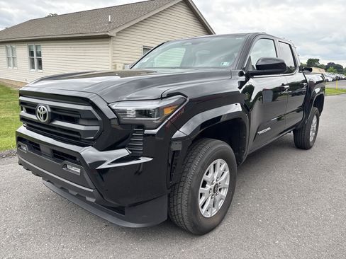 Certified 2025 Toyota Tacoma SR5 AWD/4WD image 7