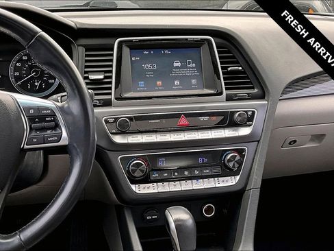 Used 2018 Hyundai Sonata Limited image 9