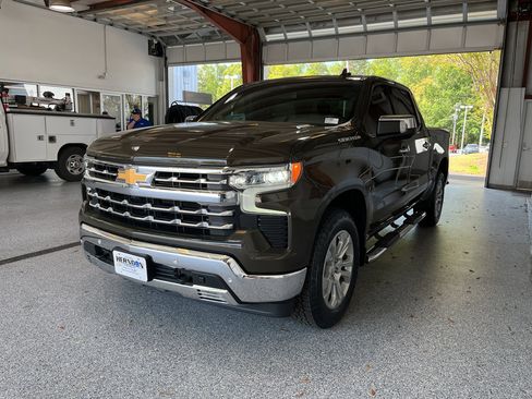 Used 2024 Chevrolet Silverado 1500 LTZ image 4